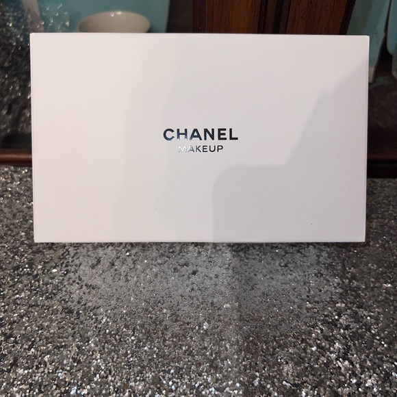 ❌SOLD❌Chanel Beauty Bag-gift with purchase. LOVELY, New, Never used! - Picture 8 of 8